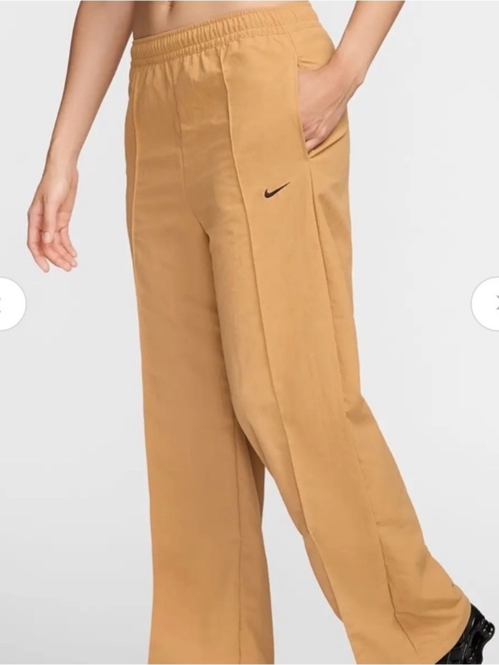 NWT Nike Sportswear Everything Wovens
Women's Mid-Rise Open-Hem Pants